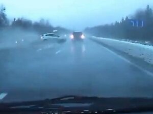 Авария на Минском шоссе на скользкой дороге возле Кубинки (видео)
