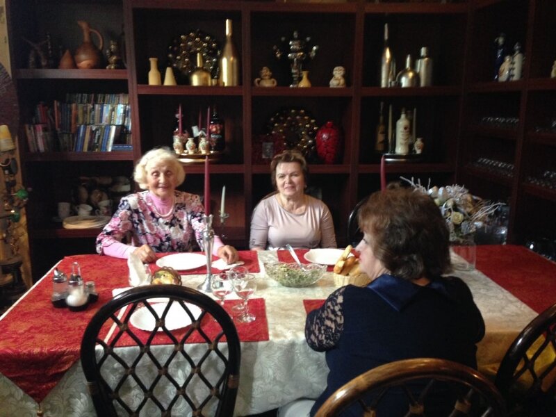 В кафе "Лагманная" прошёл благотворительный ужин для пенсионеров